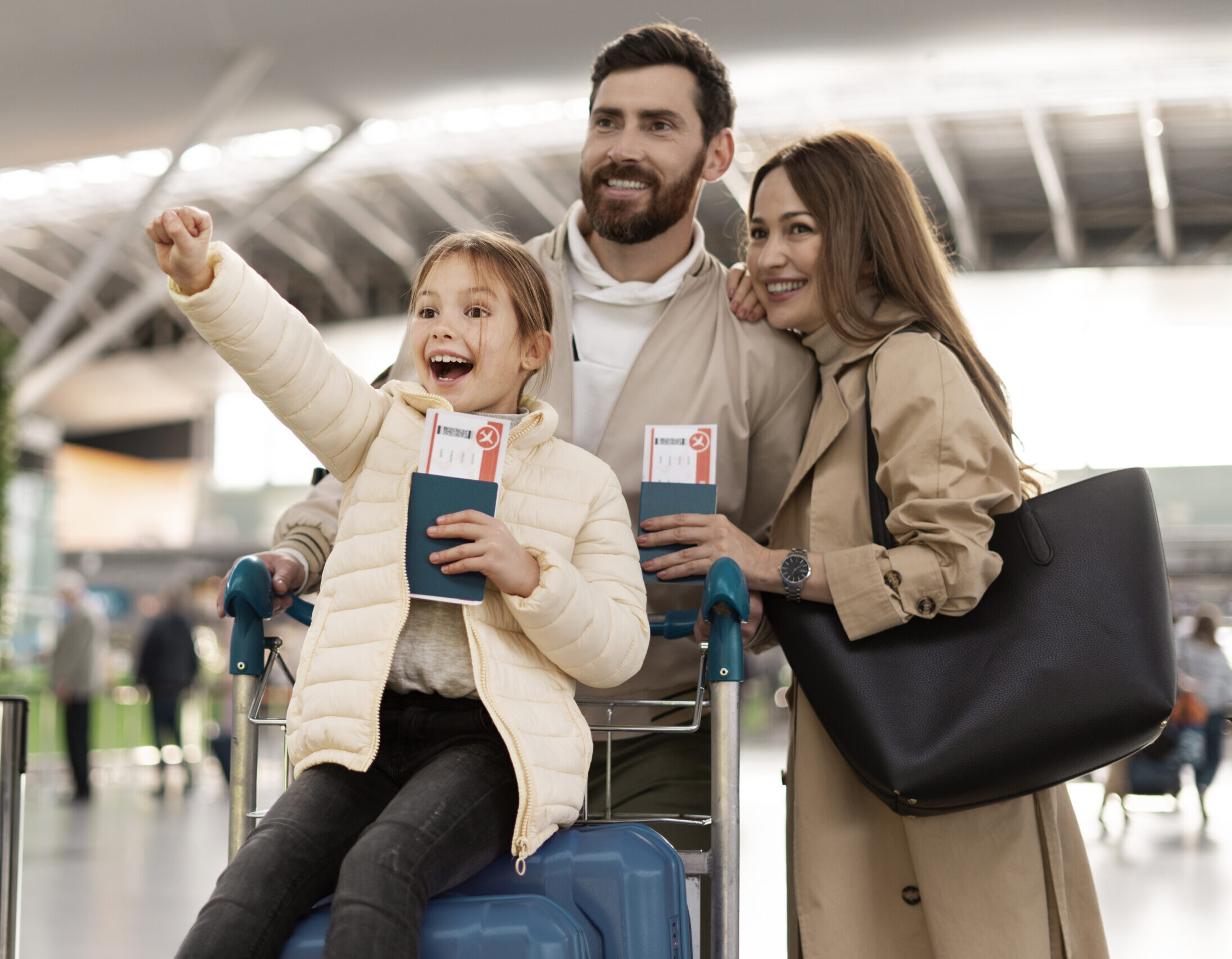 Equipe analisando seguros empresariais